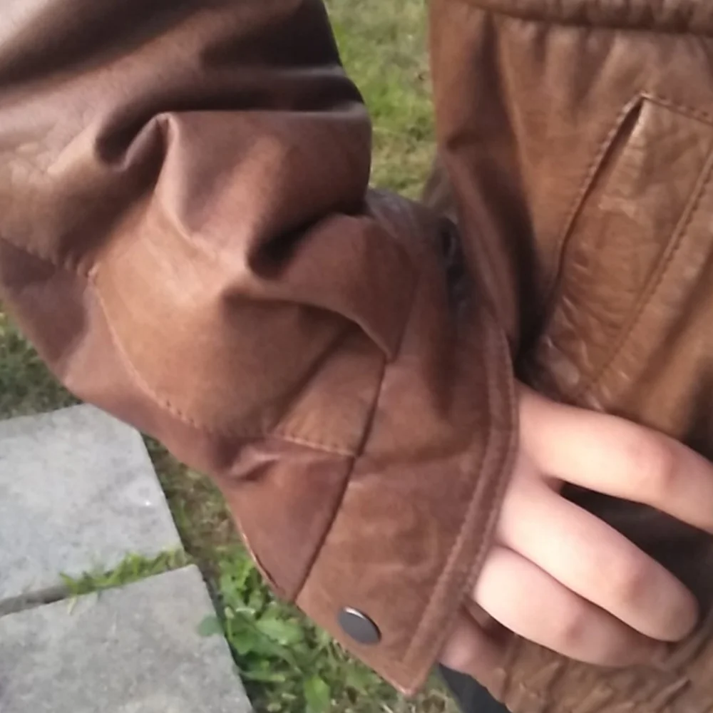 N/A men brown